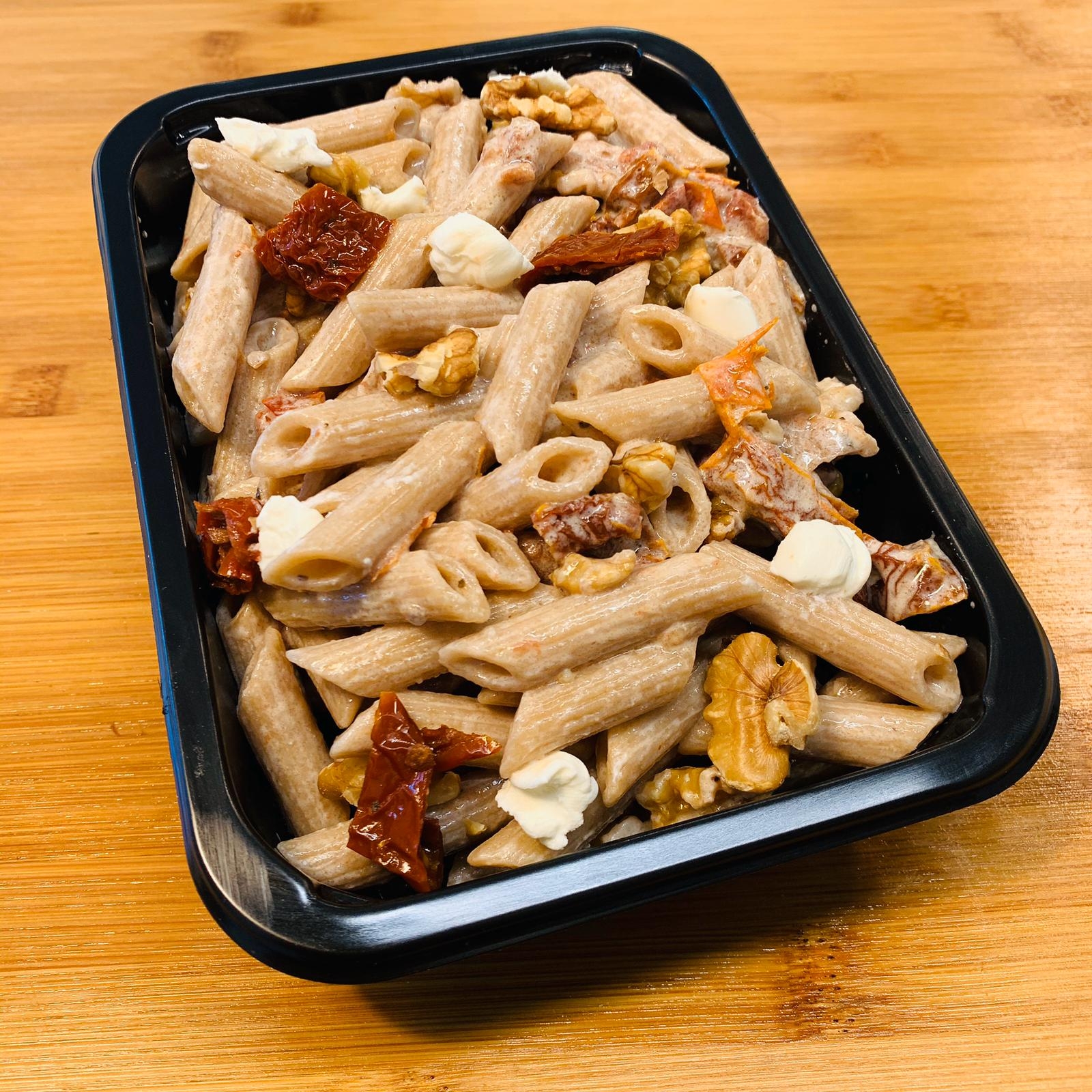 Pasta integrale con philadelphia, noci e pomodorini secchi 100 Grammi Alimentazione sana Pasta integrale con philadelphia, noci e pomodorini secchi 100 Grammi Alimentazione sana